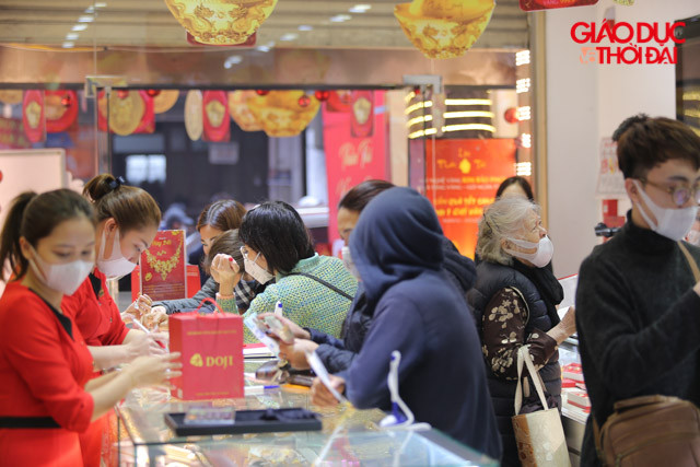 Được biết để chuẩn bị cho ngày vía thần tài, cửa hàng đã chuẩn bị để đón khoảng 3000 khách hàng.