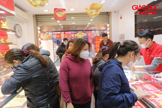 Càng về chiều, lượng người càng đông hơn.