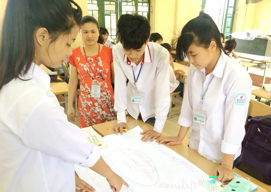 Một tiết dạy - học của cô Tuấn Anh và học trò - thời điểm chưa có dịch Covid-19. Ảnh: NVCC.