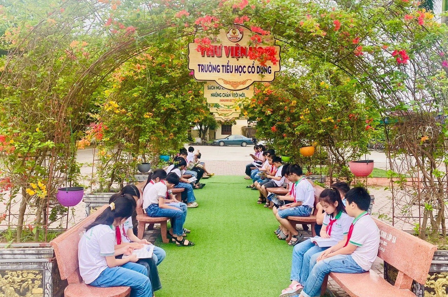 Học sinh Trường Tiểu học Cổ Dũng (Kim Thành, Hải Dương) đọc sách tại thư viện hoa của nhà trường. Ảnh: Website của Sở GD&ĐT Hải Dương. Học sinh Trường Tiểu học Cổ Dũng (Kim Thành, Hải Dương) đọc sách tại thư viện hoa của nhà trường. Ảnh: Website của Sở GD&ĐT Hải Dương.