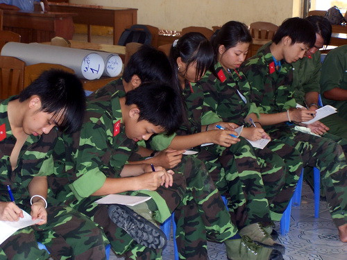 Trong giờ học tại doanh trại.