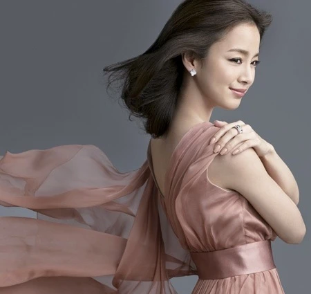 Kim Tae Hee dịu dàng trên tạp chí 25Ans Nhật Bản