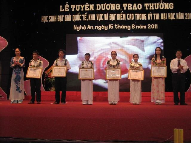 Nghệ An vinh danh học sinh giỏi