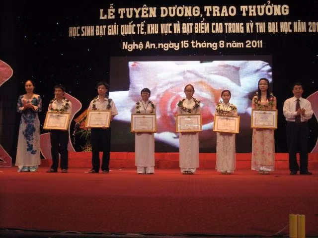 Nghệ An vinh danh học sinh giỏi