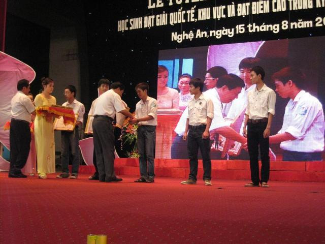 Nghệ An vinh danh học sinh giỏi ảnh 2