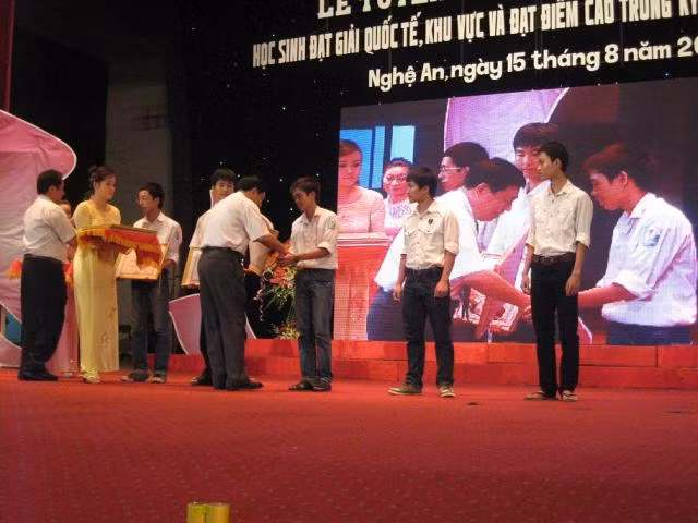 Nghệ An vinh danh học sinh giỏi ảnh 2