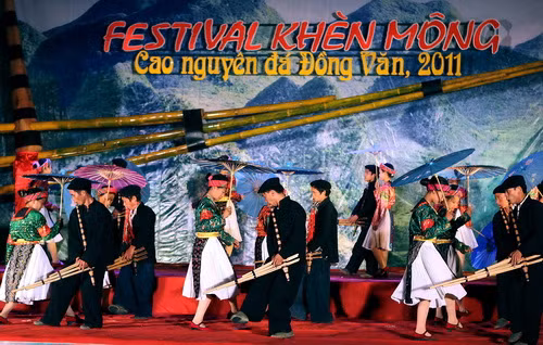 Đặc sắc đêm hội khèn Mông. Đặc sắc đêm hội khèn Mông.