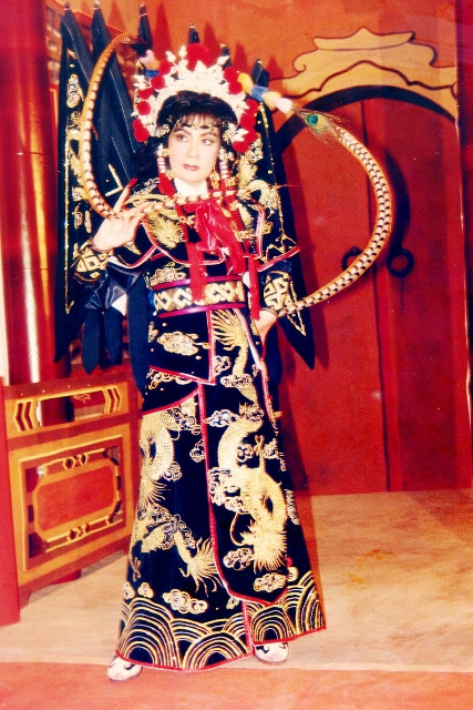 Mỹ Châu với trang phục Phàn Lê Huê