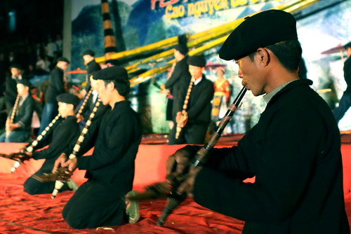 Tiếng khèn Mông vang vọng trên cao nguyên đá Đồng Văn ảnh 6 Tiếng khèn Mông vang vọng trên cao nguyên đá Đồng Văn ảnh 6