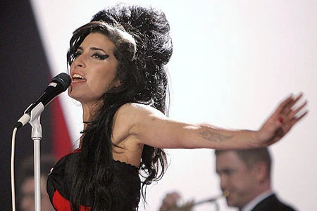 &quot;Back to Black&quot; của Amy Winehouse - album bán chạy nhất Vương quốc Anh