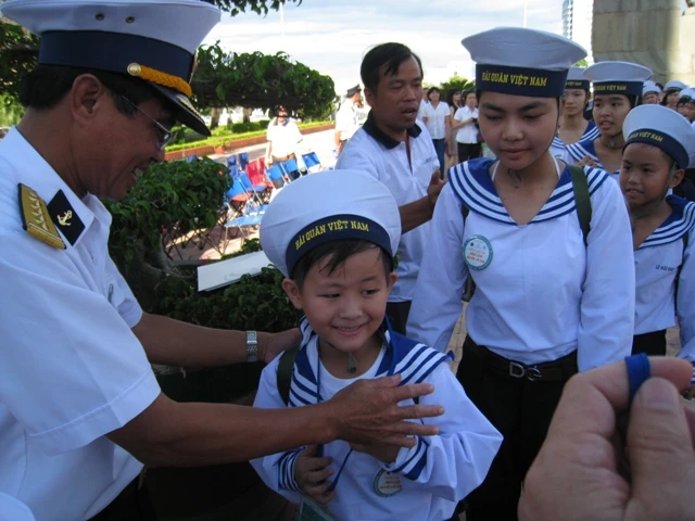 Học làm người có ích từ trại hè quân ngũ