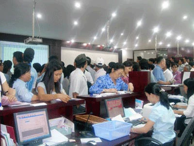 Hứng khởi, VN-Index trở lại mốc 400 điểm