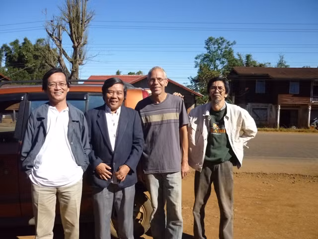 Mr. Coffee người Hà Lan (thứ hai từ phải sang) 