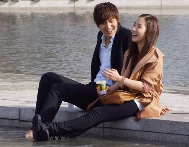 Lee Min Ho hẹn hò với Park Min Young là thật ảnh 3