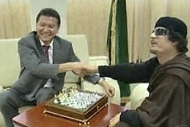 Cha con ông Gaddafi gọi điện cho chủ tịch liên đoàn cờ vua Nga