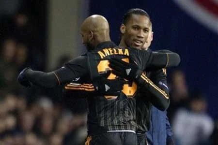 Didier Drogba và Nicolas Anelka không rời Chelsea