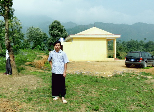 Ngôi trường mới được xây dựng trên mảnh đất anh Thào hiến tặng. Ngôi trường mới được xây dựng trên mảnh đất anh Thào hiến tặng.