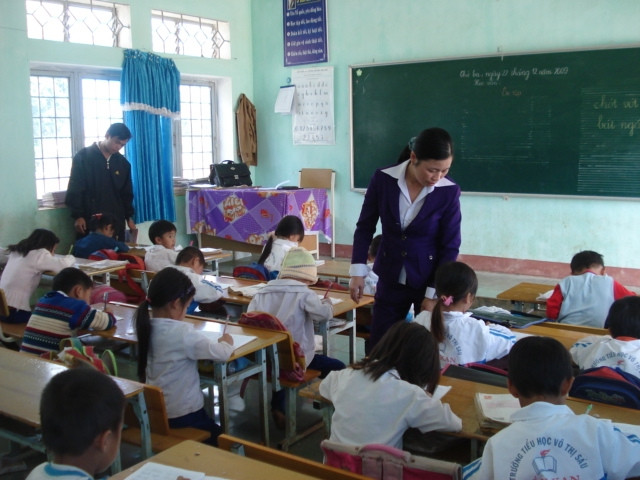 Giờ học ở điểm trường Hòa Bình (Trường tiểu học Võ Thị Sáu), xã Đăk Kan, NGọc Hồi.