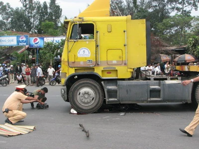 TNGT hai thanh niên chết thảm