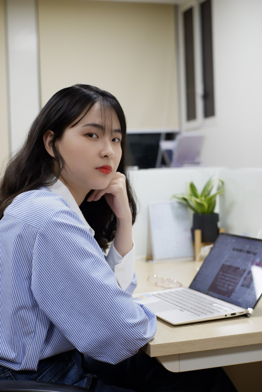 Nhà báo Nguyễn Thị Liên. Nhà báo Nguyễn Thị Liên.