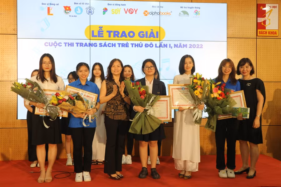 Tiếp theo thành công của cuộc thi "Trang sách trẻ Thủ đô lần thứ I, năm 2022", Ngày 15/4 Ban Thường vụ Thành đoàn - Ban Thư ký Hội Sinh viên Việt Nam thành phố Hà Nội phối hợp cùng Công ty Cổ phần Truyền thông Nối tổ chức Ngày Hội sách - Phố Sách Sinh Viên tại khuôn viên trường Đại học Bách Khoa Hà Nội diễn ra trong 3 ngày từ 14-16/.4