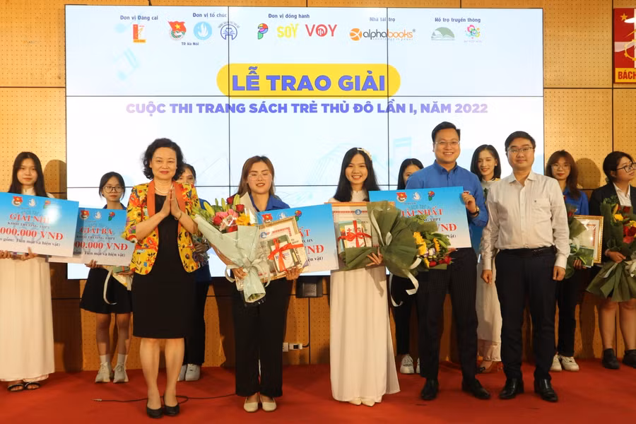 2 quán quân của "Trang sách trẻ Thủ đô lần I"