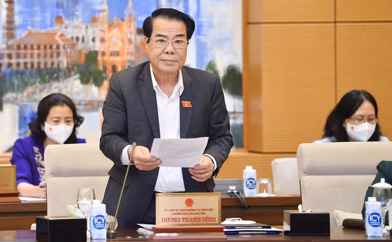 Trưởng ban Dân nguyện của Ủy ban Thường vụ Quốc hội Dương Thanh Bình trình bày báo cáo.