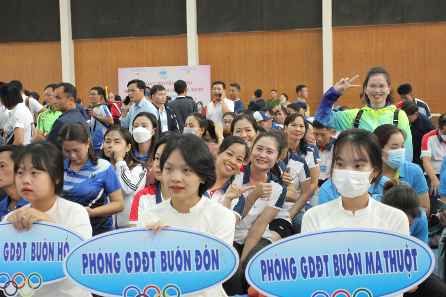 Các vận động viên dự khai mạc hội thao.