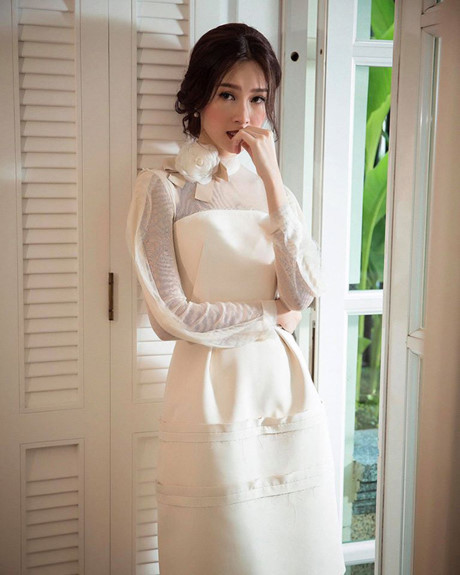 Sao Việt 30/3: Hà Hồ gợi cảm đi hẹn hò, Mạc Hồng Quân bị vợ hôn trộm - Ảnh 5 Sao Viet 30/3: Ha Ho goi cam di hen ho, Mac Hong Quan bi vo hon trom - Anh 5