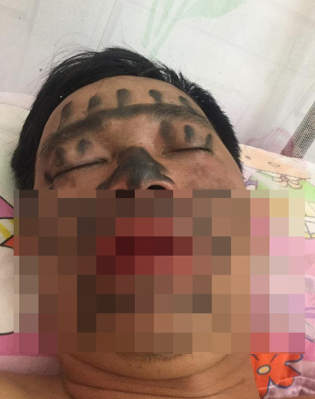 Phì cười với hình ảnh chồng say bị vợ vẽ mặt mèo, tô son - Ảnh 2 Phi cuoi voi hinh anh chong say bi vo ve mat meo, to son - Anh 2