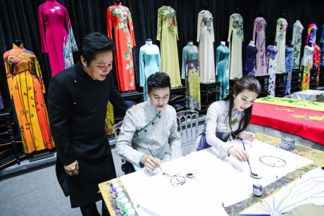 Hoa hậu Đỗ Mỹ Linh rạng rỡ trong lần đầu làm MC - Ảnh 6 Hoa hau Do My Linh rang ro trong lan dau lam MC - Anh 6