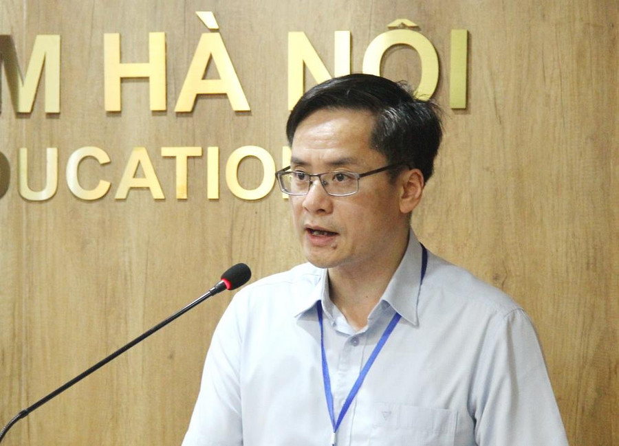 PGS.TS Lục Huy Hoàng chia sẻ tại Lễ bế mạc Kỳ thi Olympic Vật lý quốc tế (IPhO) năm 2022 PGS.TS Lục Huy Hoàng chia sẻ tại Lễ bế mạc Kỳ thi Olympic Vật lý quốc tế (IPhO) năm 2022