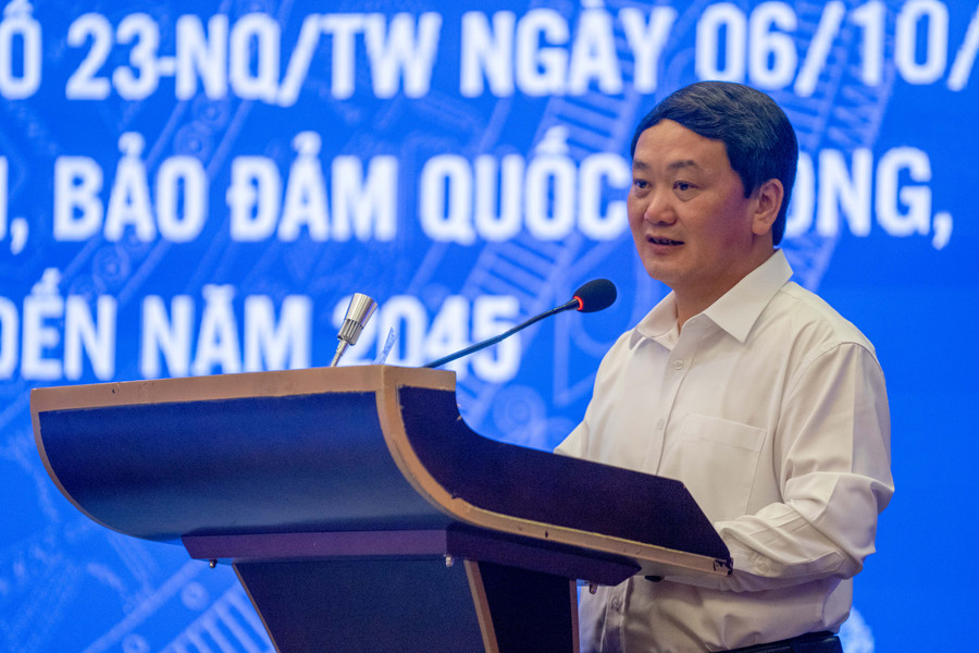 Bộ trưởng, Chủ nhiệm Ủy Ban Dân tộc Hầu A Lềnh chia sẻ khó khăn trong phát triển giáo dục và đào tạo vùng Tây Nguyên.