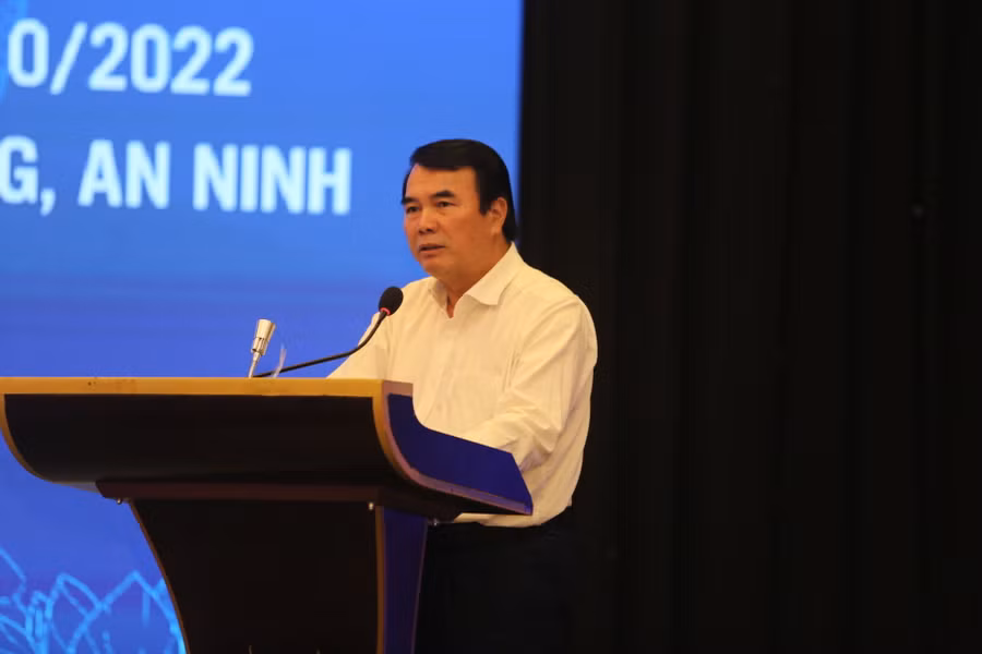 Ông Phạm S – Phó chủ tịch UBND tỉnh Lâm Đồng kiến nghị Bộ xem xét về vấn đề xét tặng danh hiệu Nhà giáo ưu tú, Nhà giáo nhân dân.