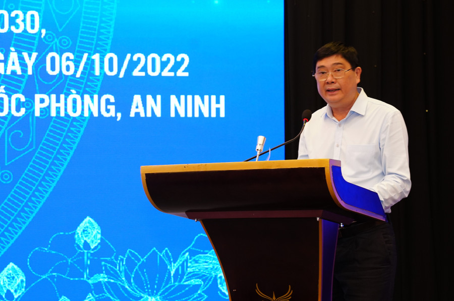 Ông Phạm Đăng Khoa - Giám đốc Sở GD&amp;ĐT Đắk Lắk báo cáo tại hội nghị. Ảnh: Thành Tâm.