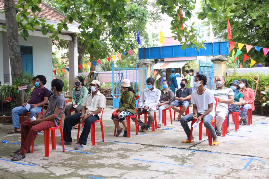 Cử tri thực hiện nghiêm túc các biện pháp phòng, chống dịch bệnh.