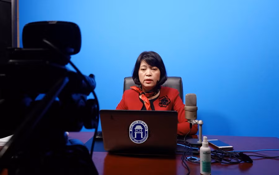 Nhiều trường tổ chức lớp học trực tuyến cho sinh viên trong thời điểm này