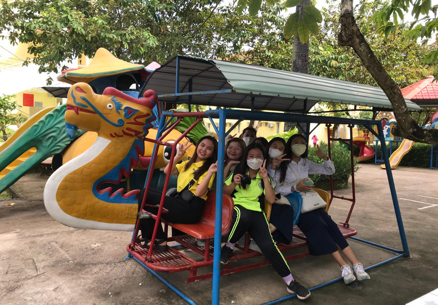 Các sinh viên của Trường ĐH Trà Vinh và Trường THPT Preah Sisowath quyết tâm nỗ lực học tập thật tốt. Các sinh viên của Trường ĐH Trà Vinh và Trường THPT Preah Sisowath quyết tâm nỗ lực học tập thật tốt.