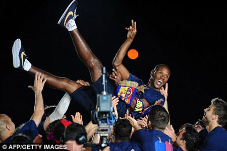 Barcelona nhận tin dữ Abidal lại sắp lên bàn mổ