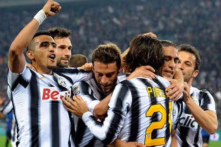 Juve nối dài chuỗi trận bất bại, Lazio vững vàng ở Top 3