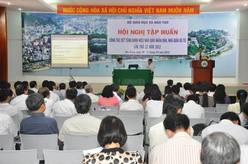 Tập huấn công tác xét phong tặng danh hiệu NGND, NGƯT năm 2012