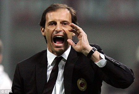 HLV Massimiliano Allegri của AC Milan khuyên "Giáo sư" Wenger cần phải tăng cường lực lượng nếu Arsenal muốn đua tranh giành chức vô địch 1