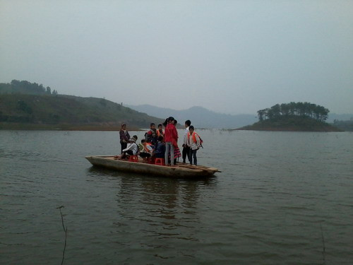 Qua sông tìm chữ