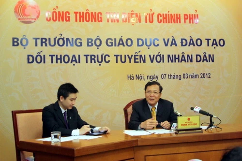 Bộ trưởng Bộ GD-ĐT đối thoại trực tuyến với nhân dân