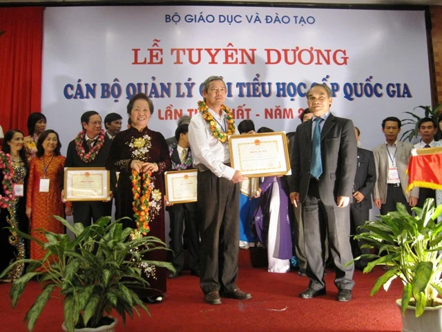 Vinh danh những cán bộ quản lý tiểu học giỏi