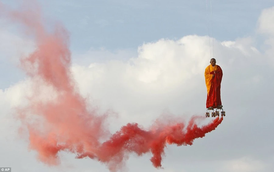 Xem nhà sư &quot;cân đẩu vân&quot;