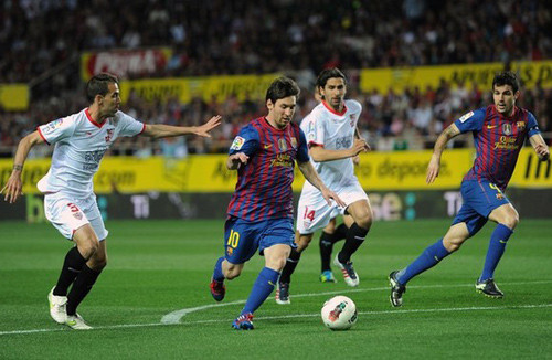 Messi, Xavi ghi tuyệt phẩm, Barca nhẹ nhàng khuất phục Sevilla ảnh 3 Messi có bàn thắng thứ 31 tại La Liga