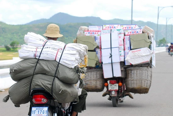 &quot;Siêu xe&quot; quá khổ vẫn...tải