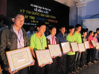 Trao giải thi giải toán trên máy tính Casino - Vinacal 2012