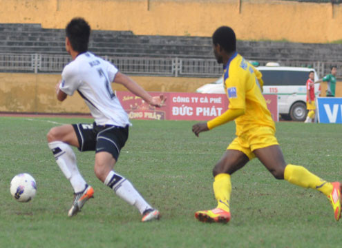 SLNA bị cầm chân ngay tại "chảo lửa" thành Vinh ảnh 2 SLNA đã phung phí quá nhiều cơ hội ngon ăn